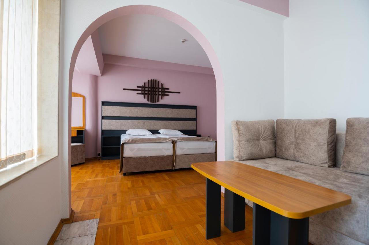Hotel Slaviani Dimitrovgrad  Ngoại thất bức ảnh